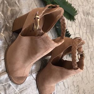Nice Tan peep-toe booties❤️❤️